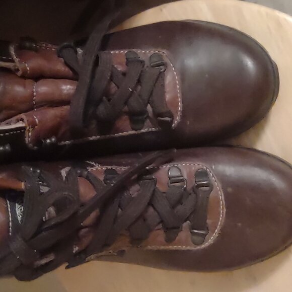 Vasque Hiking Boots - Picture 2 of 9